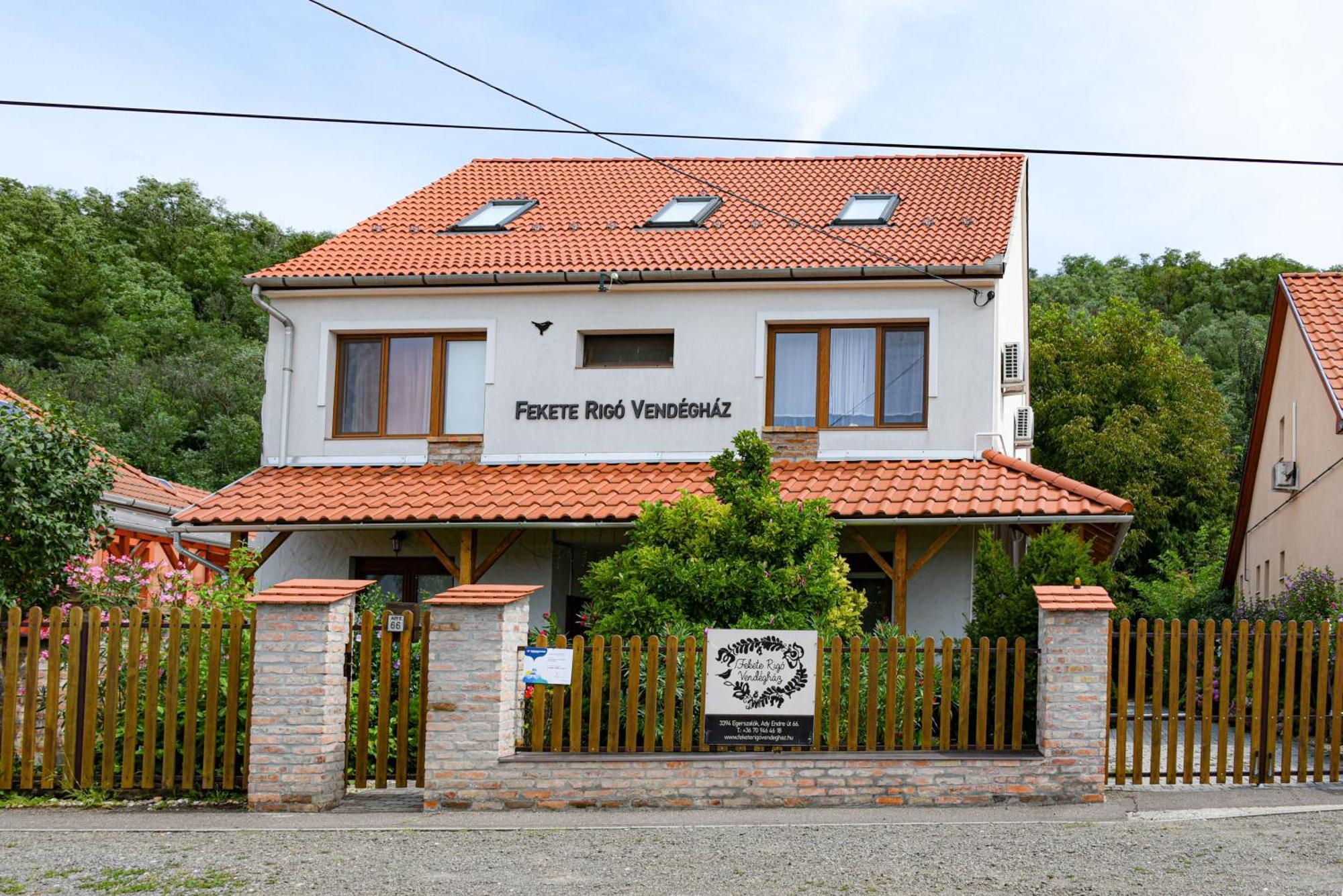 Fekete Rigó Vendégház Egerszalók Extérieur photo